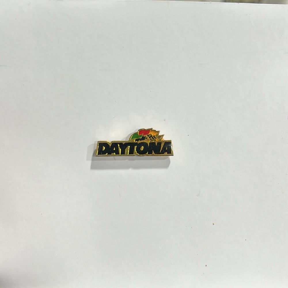 Vintage & Rare Daytona International Speedway Racing Gold Hat Pin Lapel